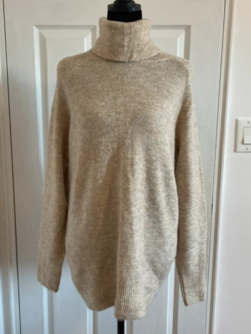H&M Women’s Beige Knit Turtleneck Sweater XS